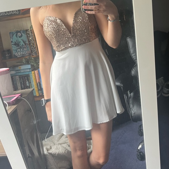 Gold and white dress - Picture 3 of 3